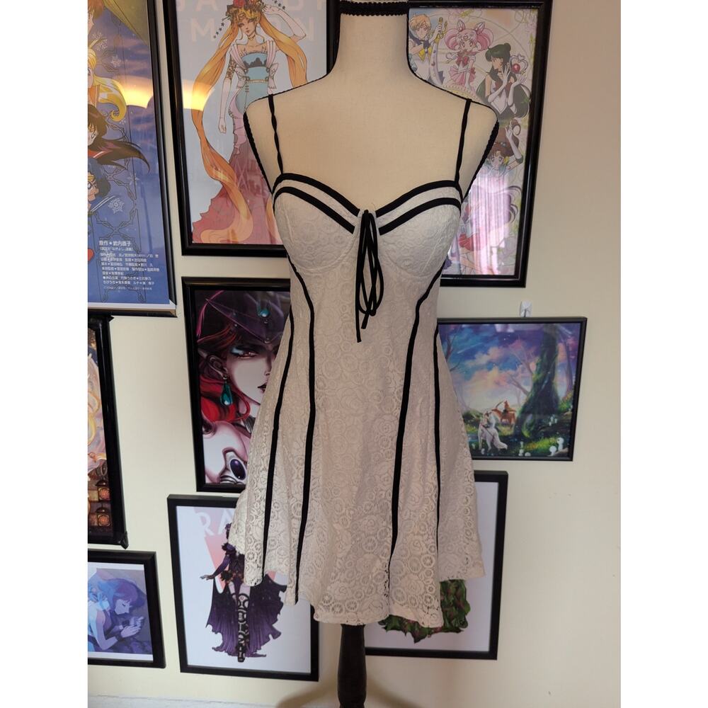Hazel Boutique White Lace Dress with Black Trim Sz M